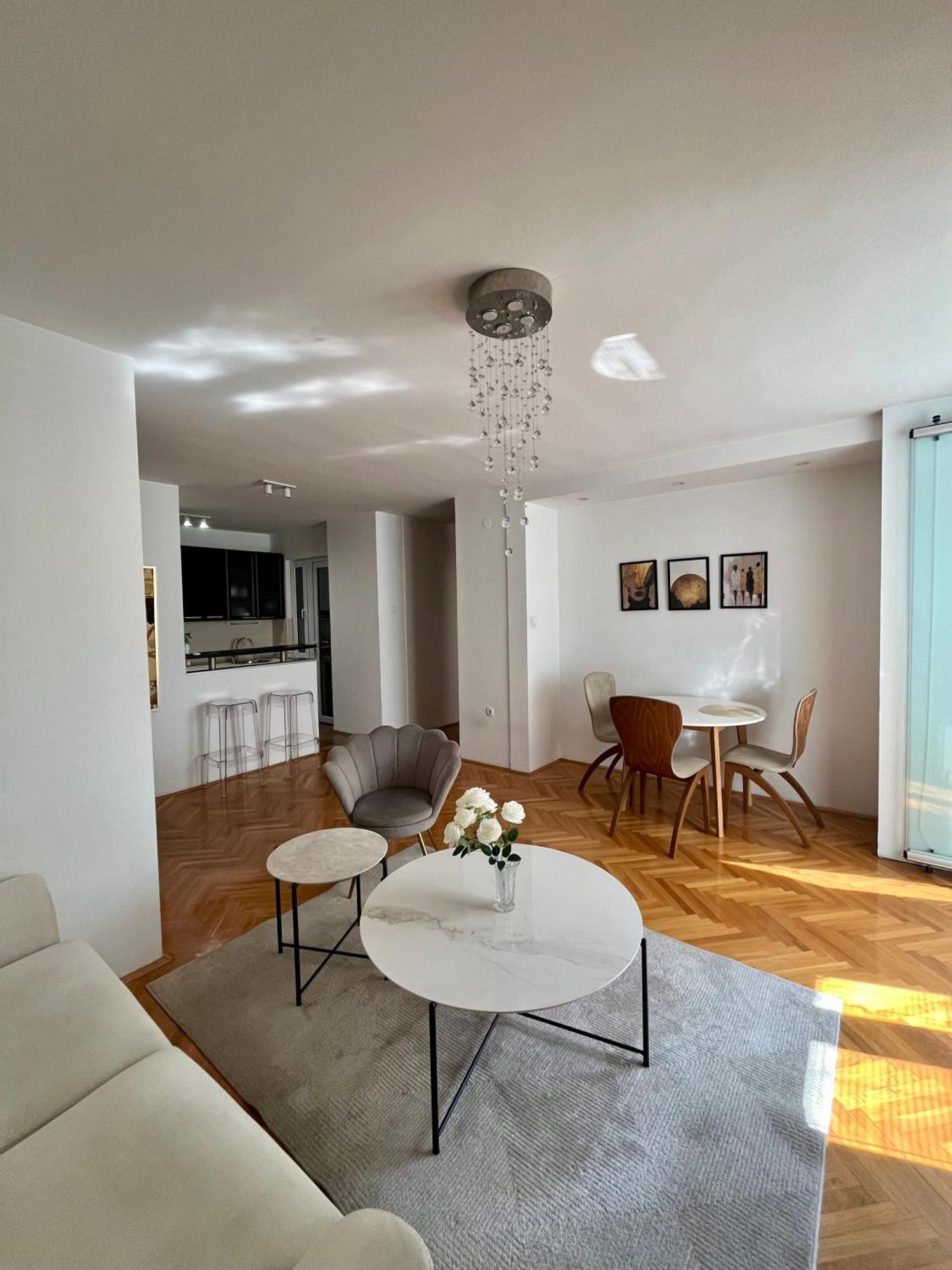 Ruby Luxury Central Apartment 斯科普里 外观 照片